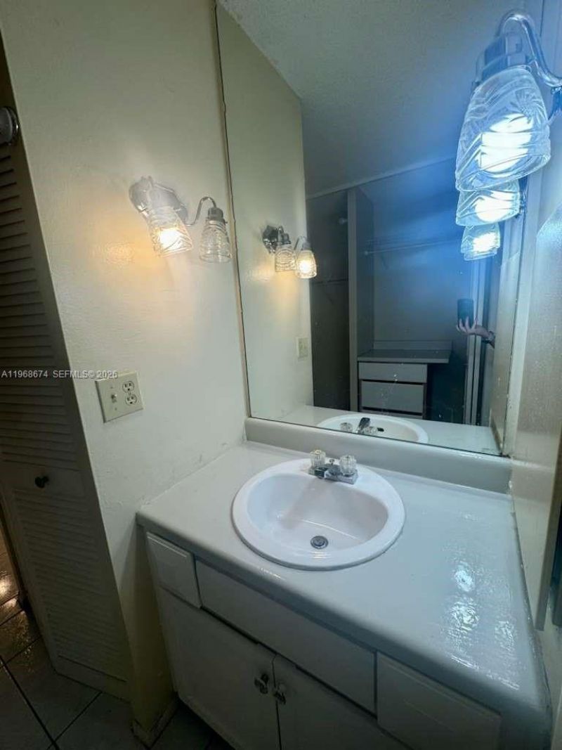 3720 Inverrary Dr, Unit 1N, Lauderhill, FL 33319 Photo