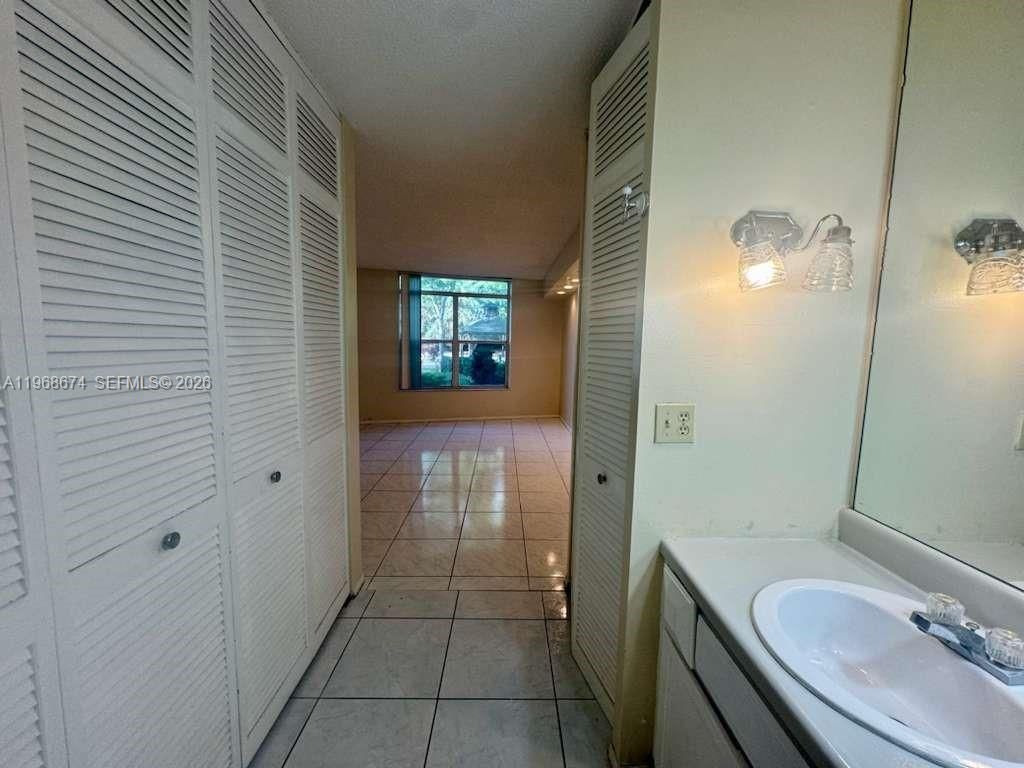 3720 Inverrary Dr, Unit 1N, Lauderhill, FL 33319 Photo