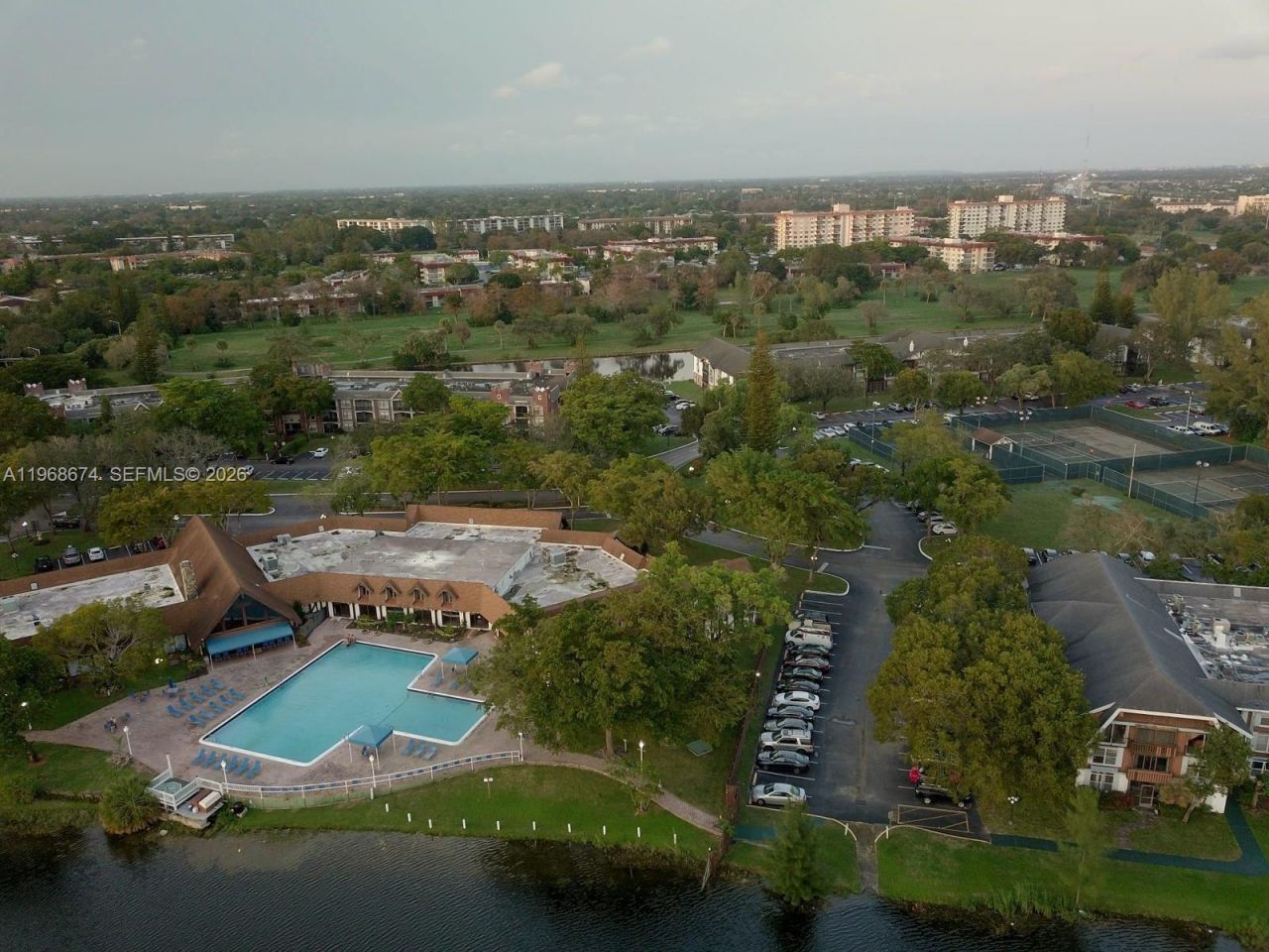 3720 Inverrary Dr, Unit 1N, Lauderhill, FL 33319 Photo