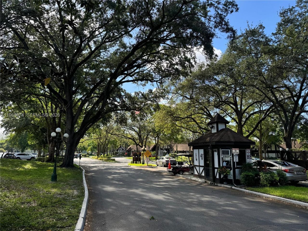 3720 Inverrary Dr, Unit 1N, Lauderhill, FL 33319 Photo