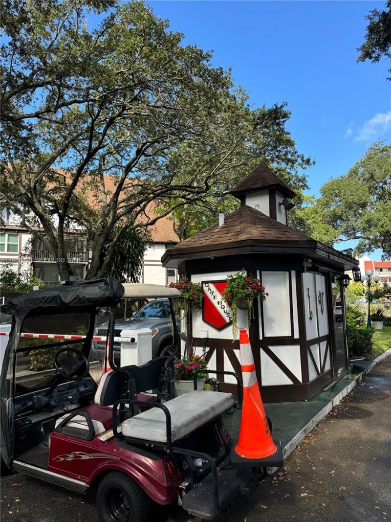 3720 Inverrary Dr, Unit 1N, Lauderhill, FL 33319 Photo