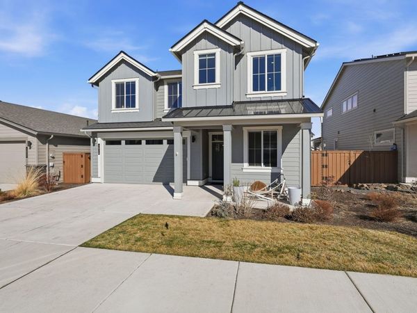 3026 NE Red Jasper Place, Bend, OR 97701