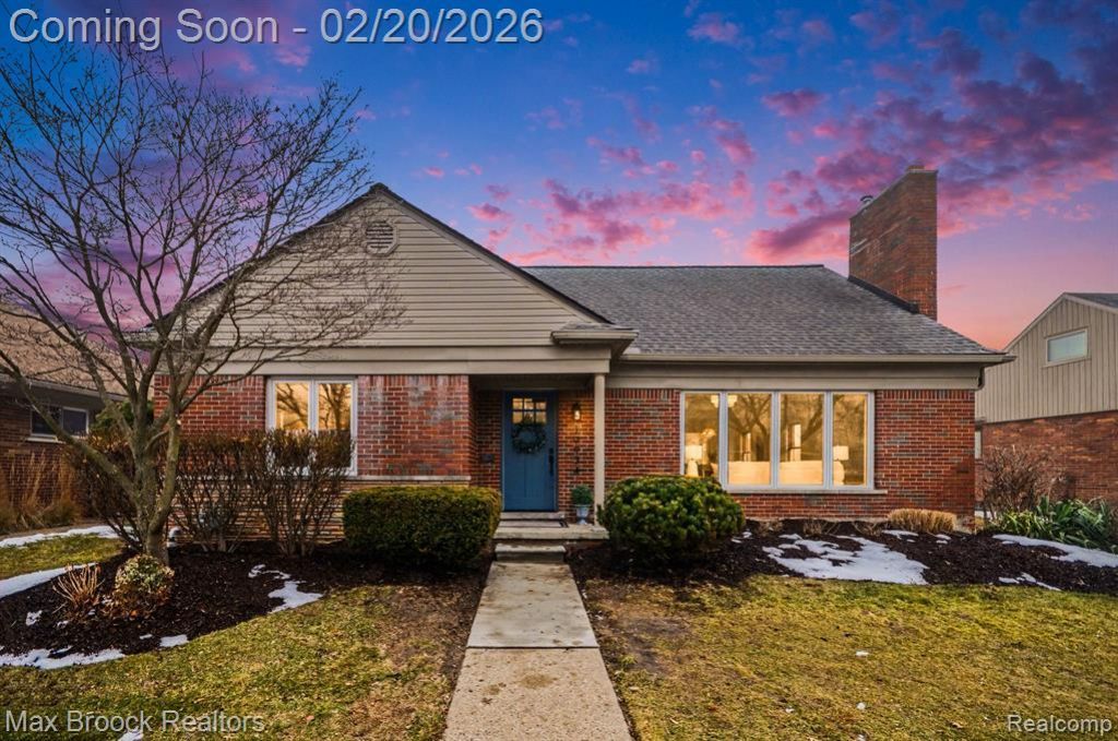 19934 E William Court, Grosse Pointe Woods, MI 48236 Main Photo