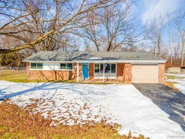 37880 Wendy Lee Street, Farmington Hills, MI 48331