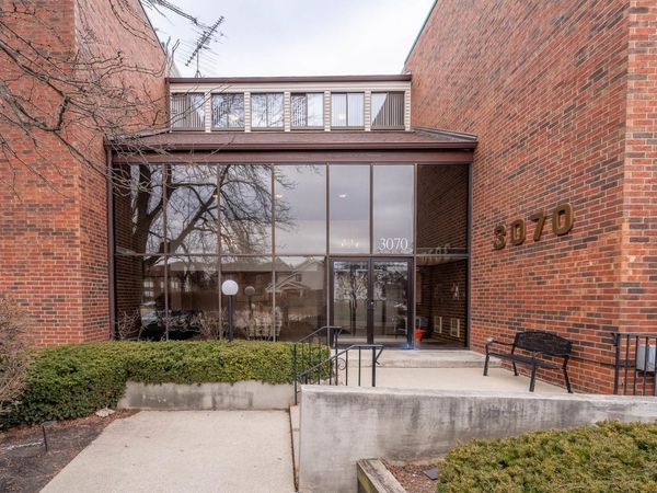 3070 Pheasant Creek Drive, Unit 207, Northbrook, IL 60062
