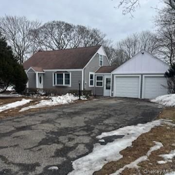 118 Patchogue-yaphank Road, East Patchogue, NY 11772 Main Photo