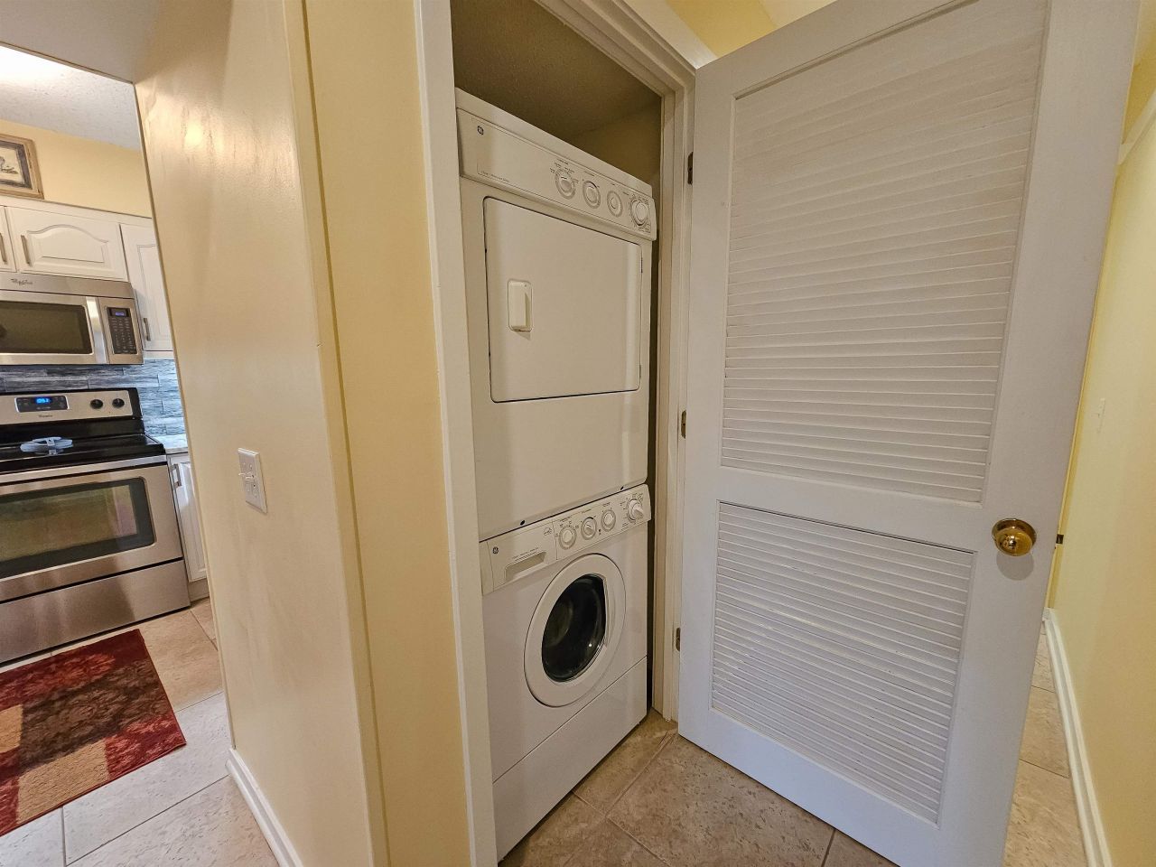 410 Melrose Pl.  Photo 11