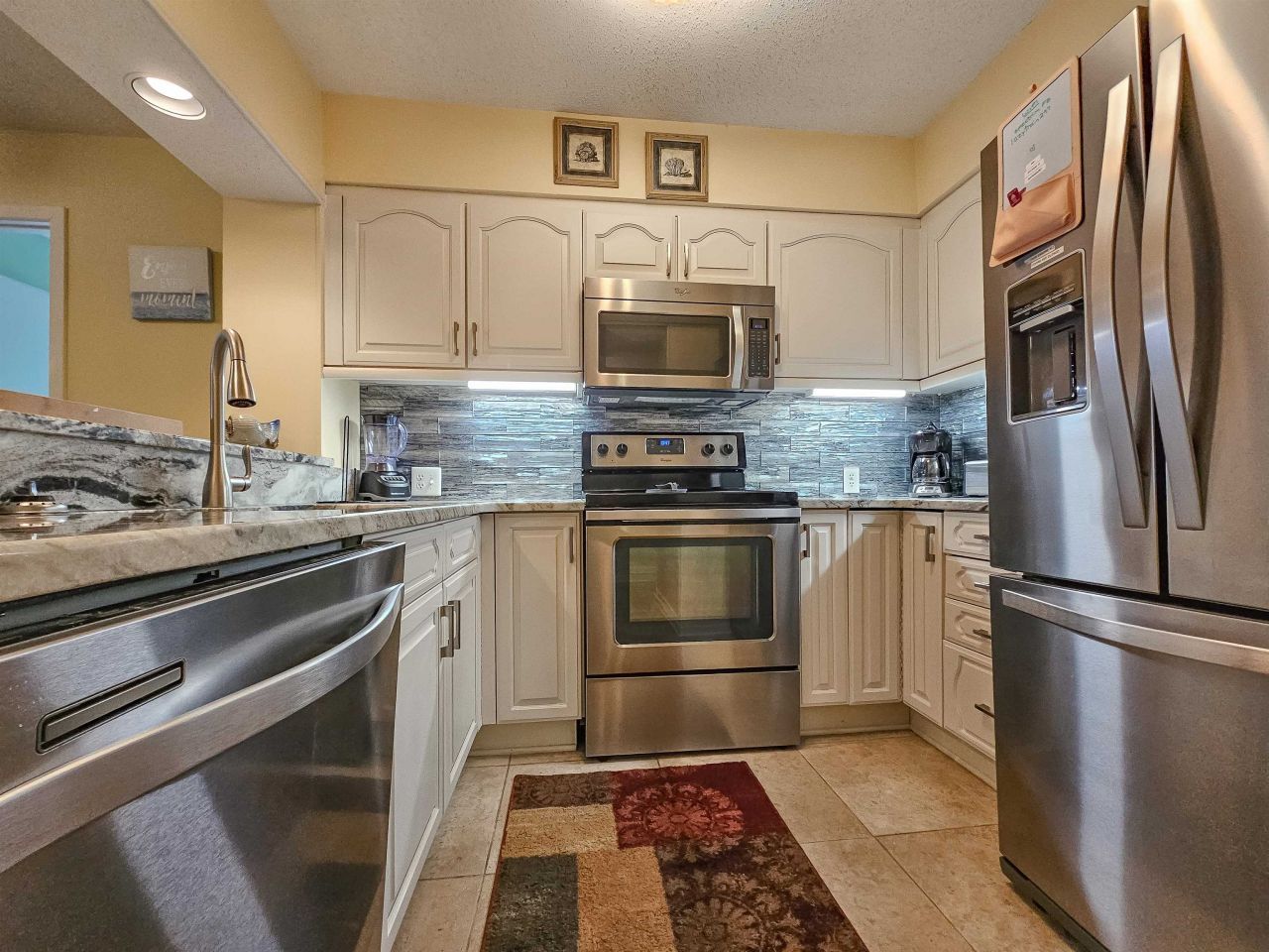 410 Melrose Pl.  Photo 12