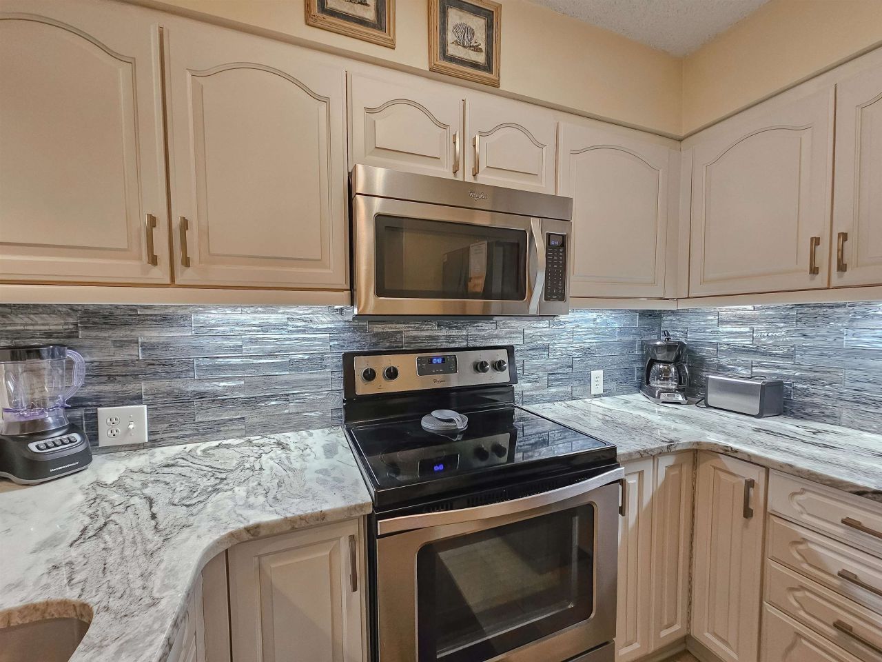 410 Melrose Pl.  Photo 14