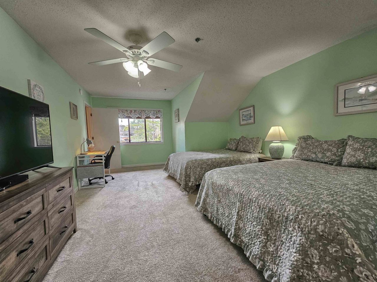 410 Melrose Pl.  Photo 24