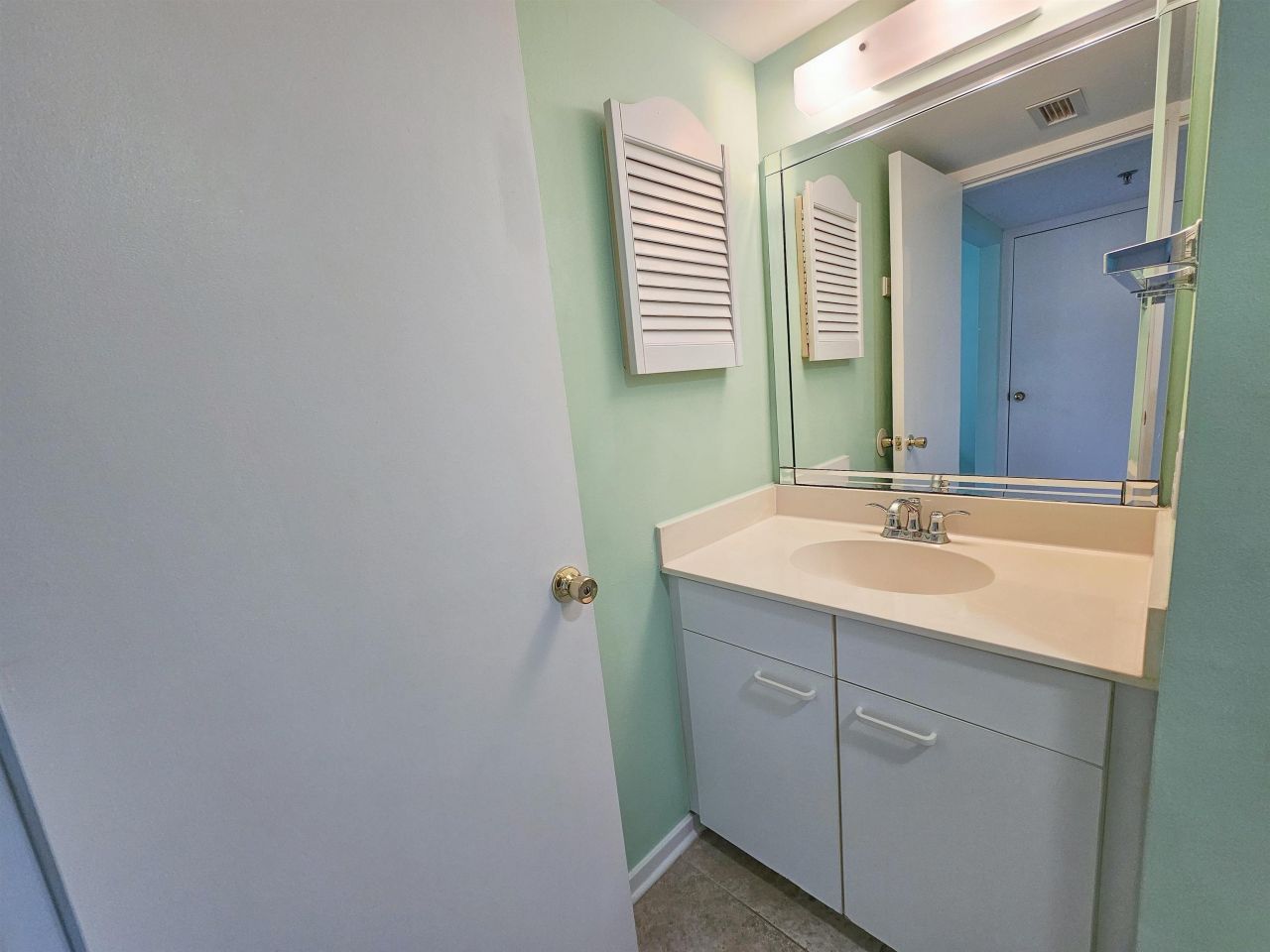 410 Melrose Pl.  Photo 27