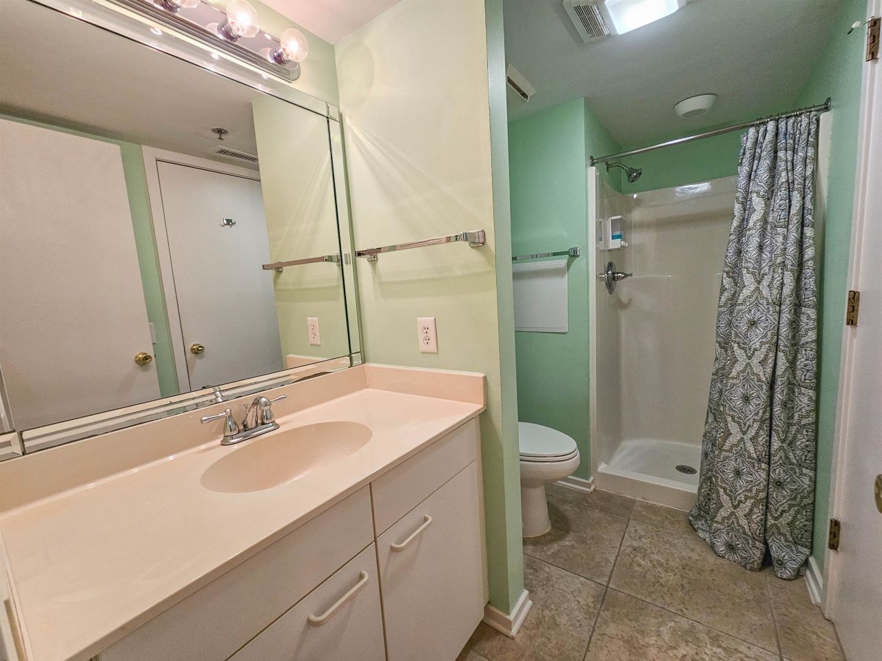 410 Melrose Pl.  Photo 34