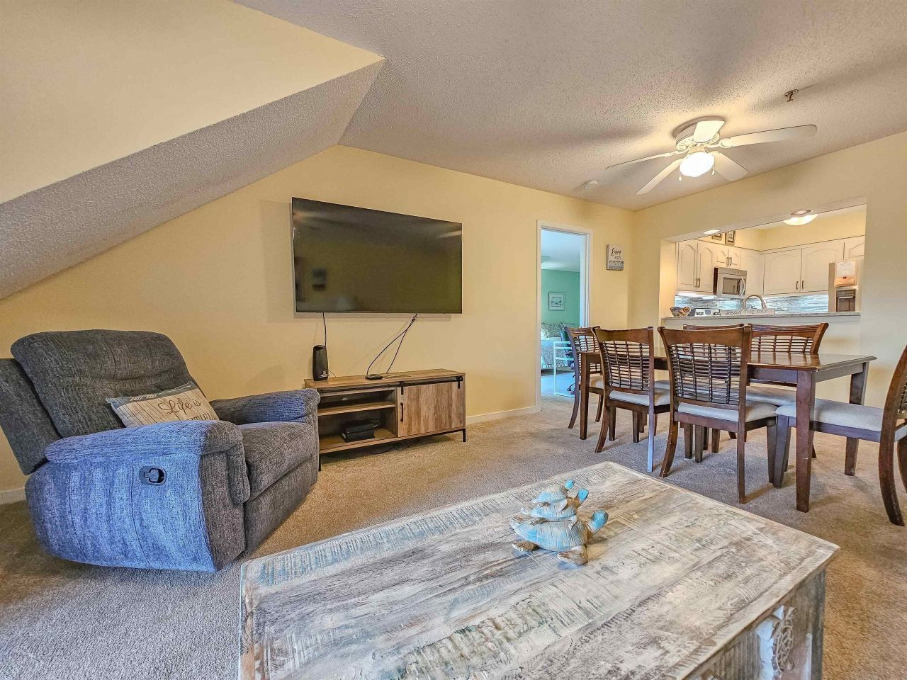 410 Melrose Pl.  Photo 6