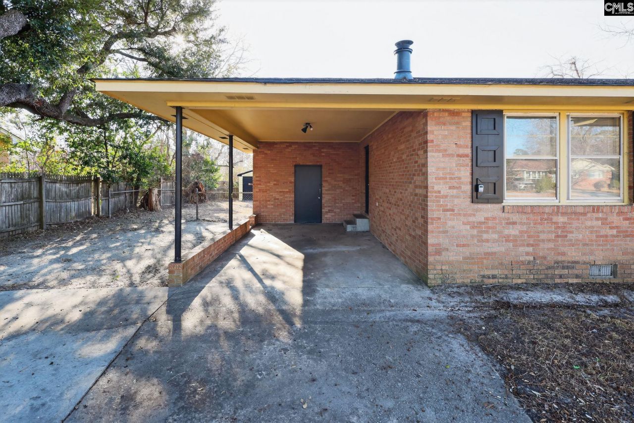 1720 Sandra Drive  Photo 4