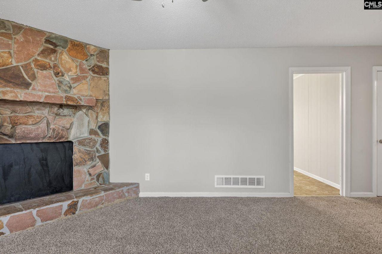 1720 Sandra Drive  Photo 6