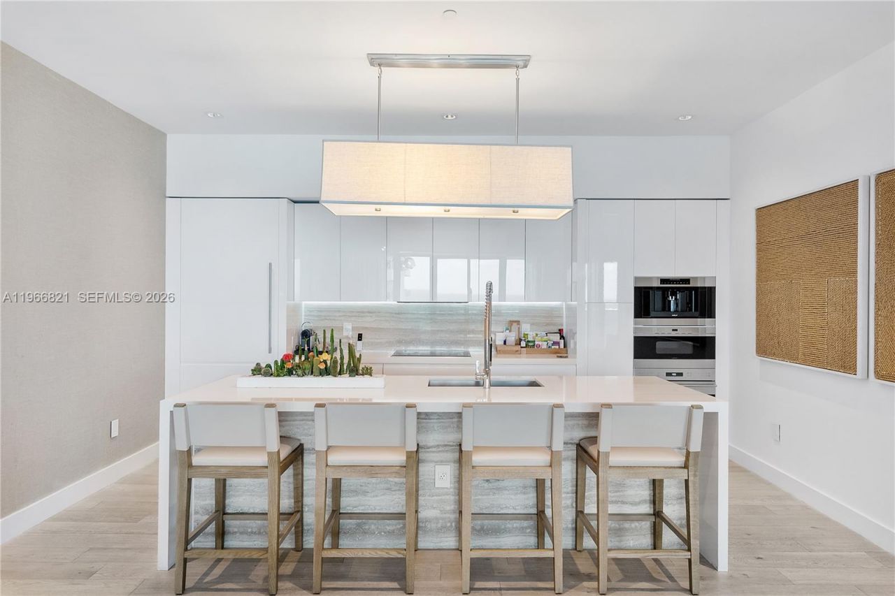 102 24th St , Unit PH-1612, Miami Beach, FL 33139 Photo