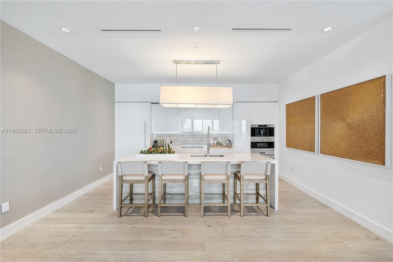 102 24th St , Unit PH-1612, Miami Beach, FL 33139 Photo