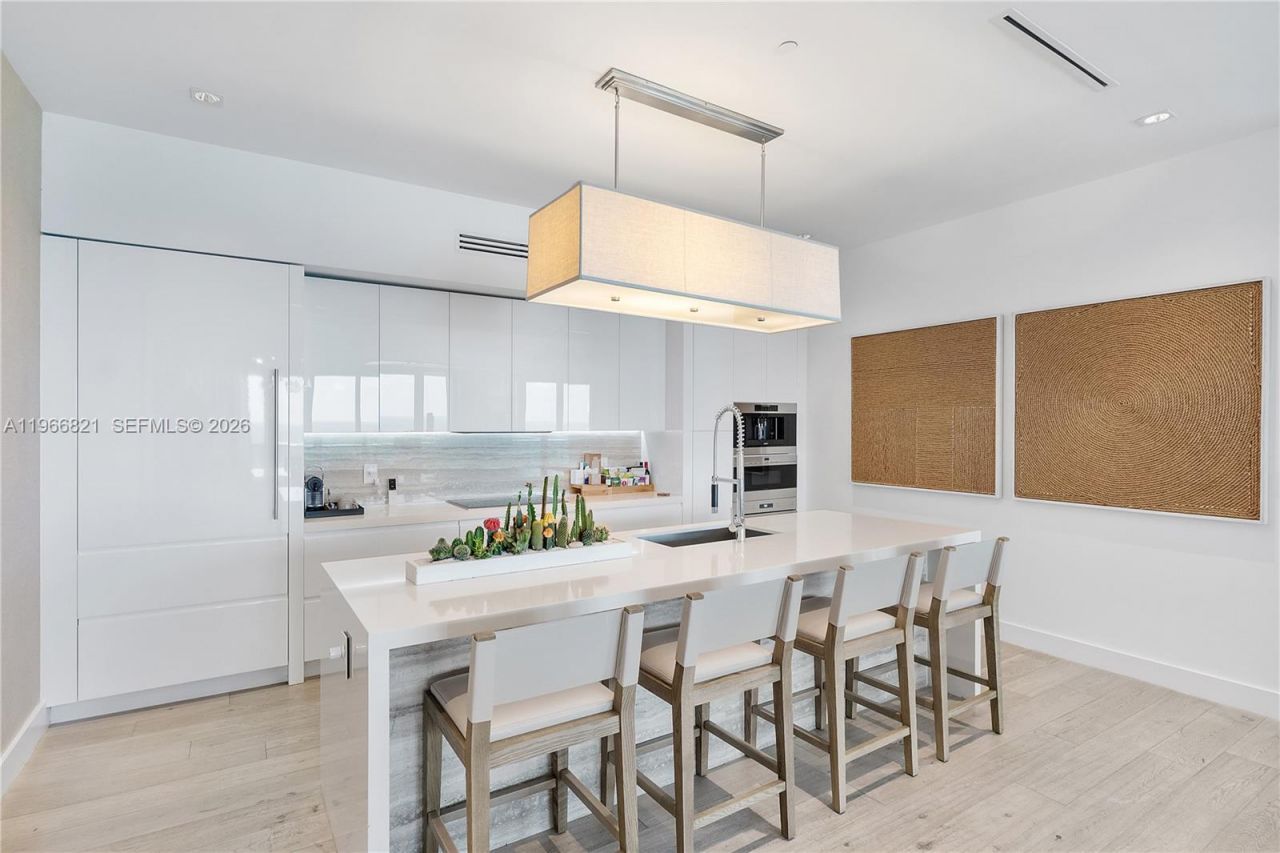 102 24th St , Unit PH-1612, Miami Beach, FL 33139 Photo