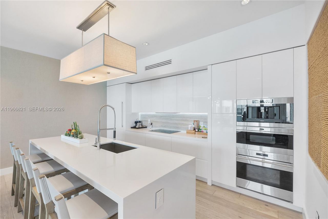 102 24th St , Unit PH-1612, Miami Beach, FL 33139 Photo