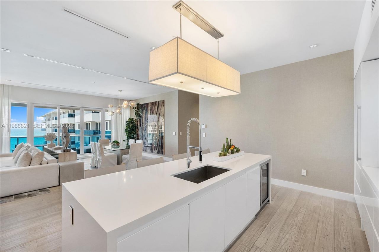 102 24th St , Unit PH-1612, Miami Beach, FL 33139 Photo