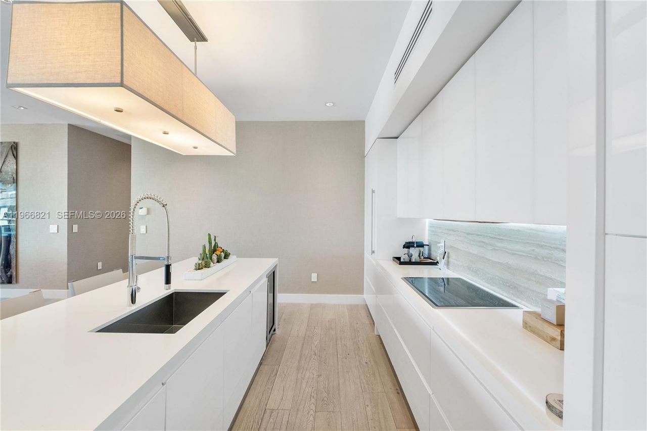 102 24th St , Unit PH-1612, Miami Beach, FL 33139 Photo