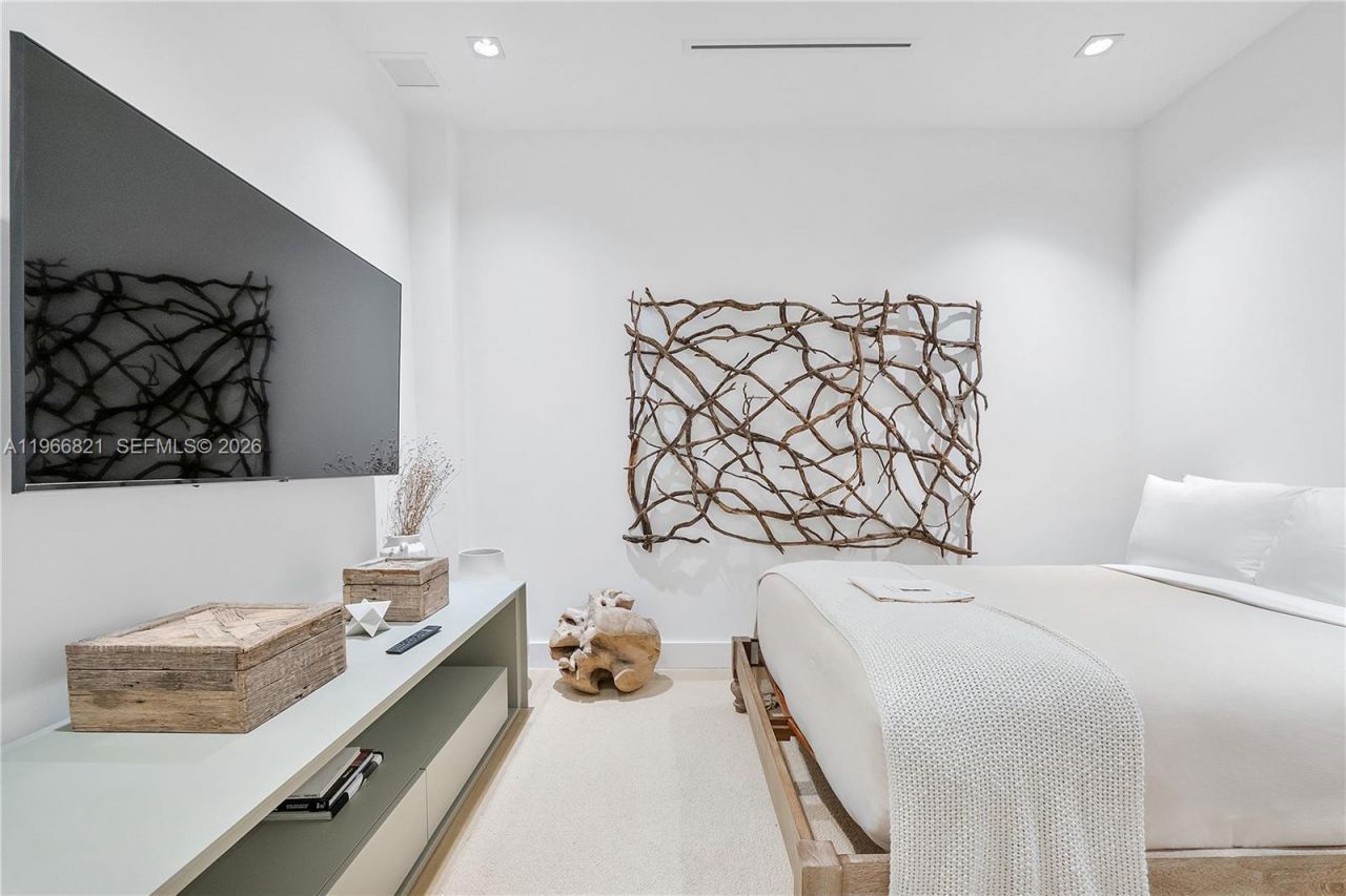 102 24th St , Unit PH-1612, Miami Beach, FL 33139 Photo