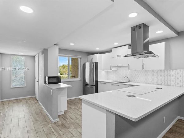201 Lakeview Dr, Unit 203, Weston, FL 33326