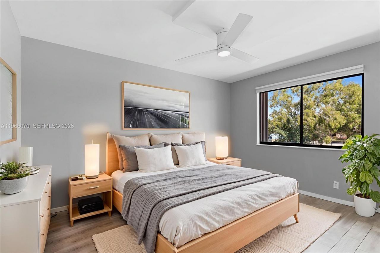 201 Lakeview Dr, Unit 203, Weston, FL 33326 Photo