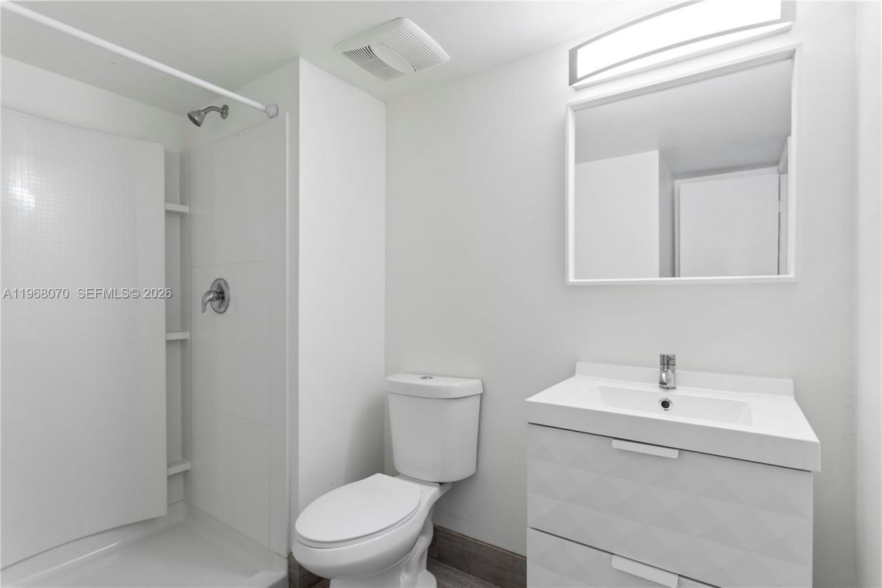 201 Lakeview Dr, Unit 203, Weston, FL 33326 Photo