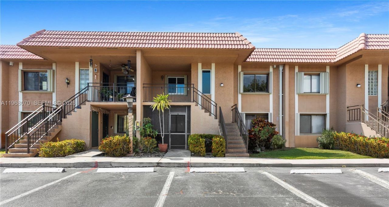201 Lakeview Dr, Unit 203, Weston, FL 33326 Photo