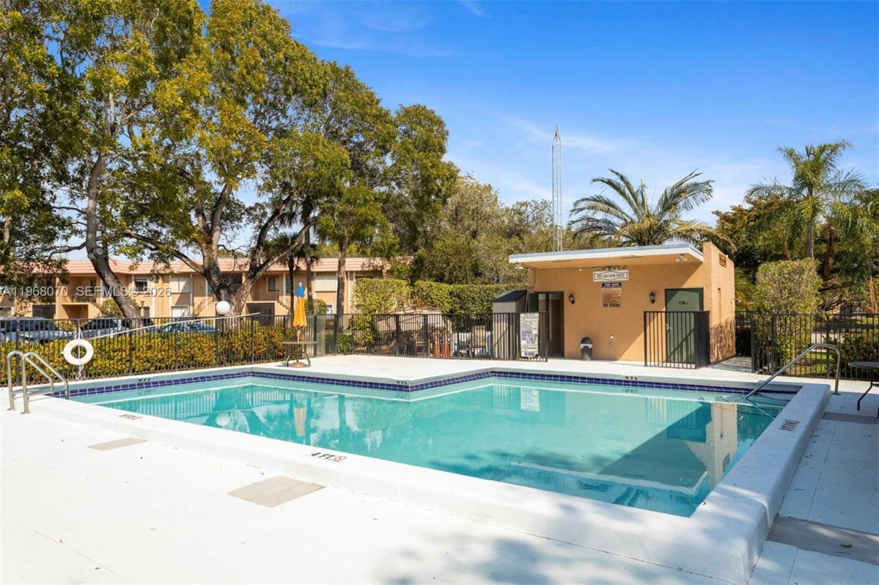 201 Lakeview Dr, Unit 203, Weston, FL 33326 Photo