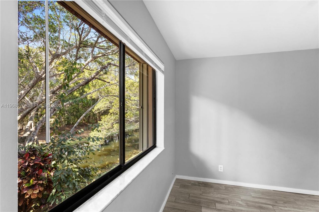 201 Lakeview Dr, Unit 203, Weston, FL 33326 Photo