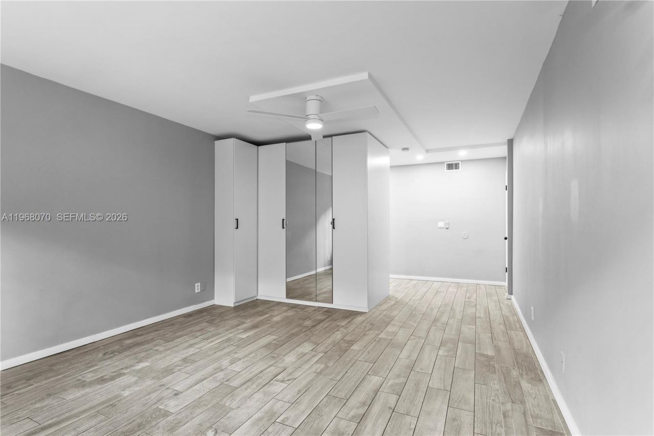 201 Lakeview Dr, Unit 203, Weston, FL 33326 Photo