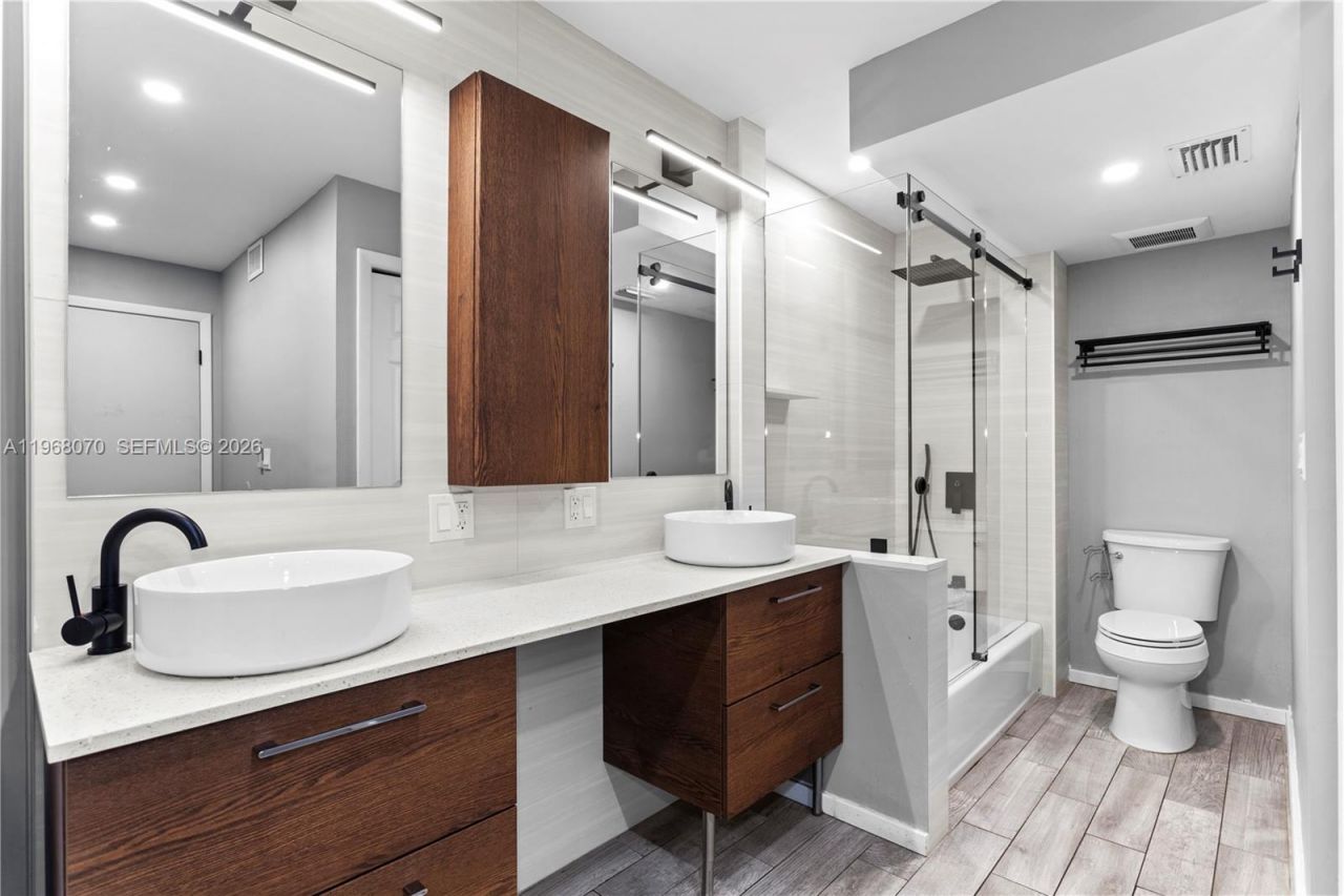 201 Lakeview Dr, Unit 203, Weston, FL 33326 Photo