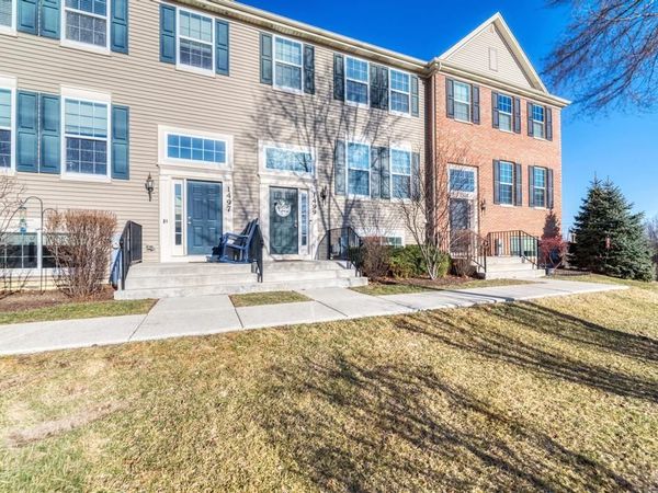 1499 Deer Pointe Drive, South Elgin, IL 60177