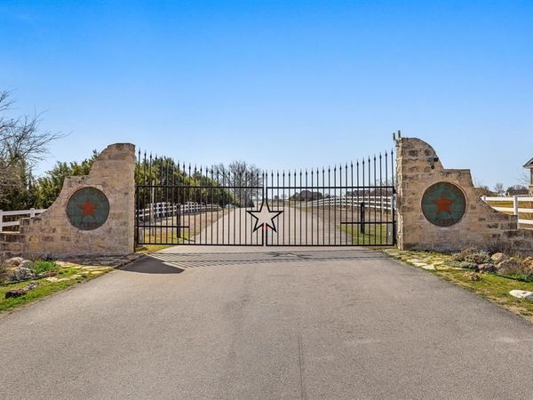 145 Twin Creekview LN, Georgetown, TX 78626