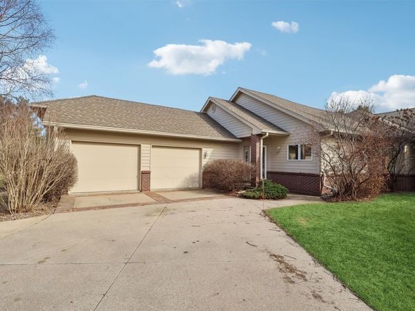 1104 Glen Oaks Drive, West Des Moines, IA 50266