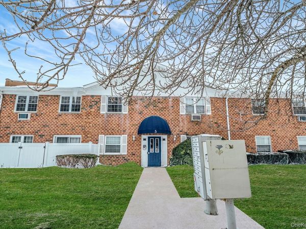 460 Old Town Road, Unit APT 5-M, Port Jefferson Station, NY 11776