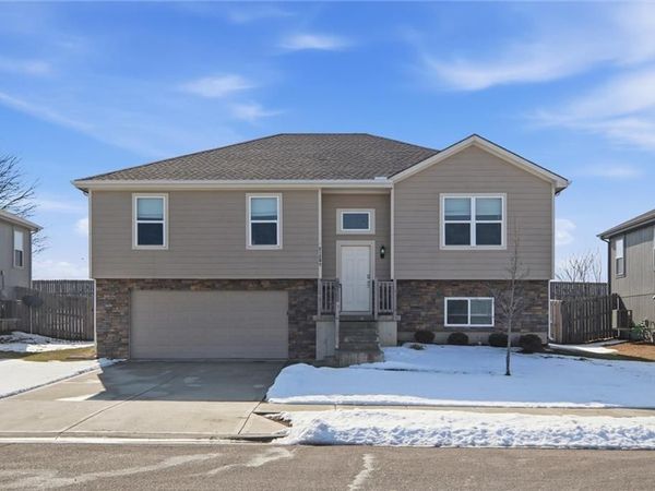 21297 W 219th Street, Spring Hill, KS 66083