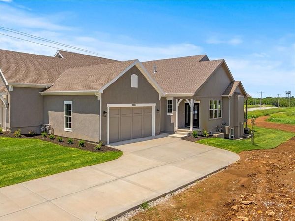 22214 W 82nd Terrace, Lenexa, KS 66220