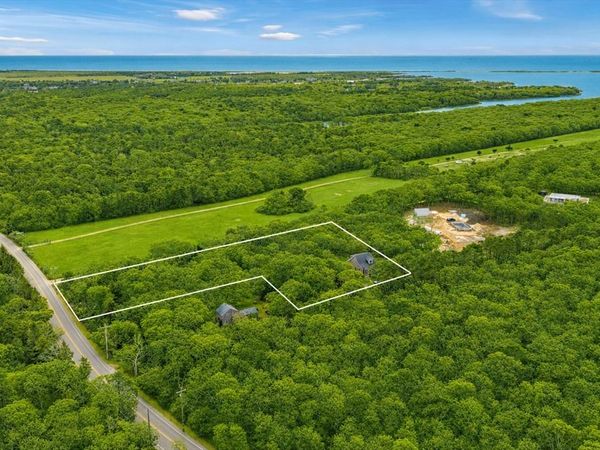 114 Meetinghouse Way, Edgartown, MA 02557