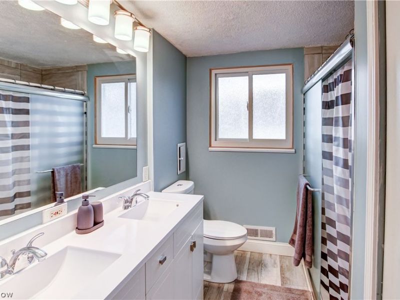 7256 Markal Drive, Cleveland, OH 44130 Photo 12