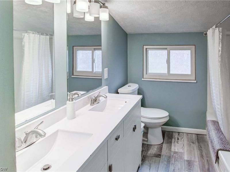 7256 Markal Drive, Cleveland, OH 44130 Photo 16