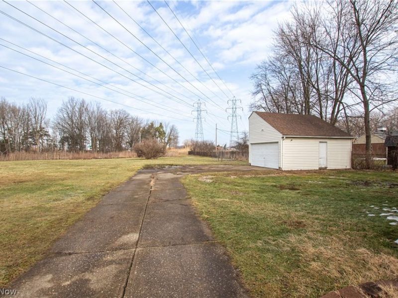 7256 Markal Drive, Cleveland, OH 44130 Photo 23