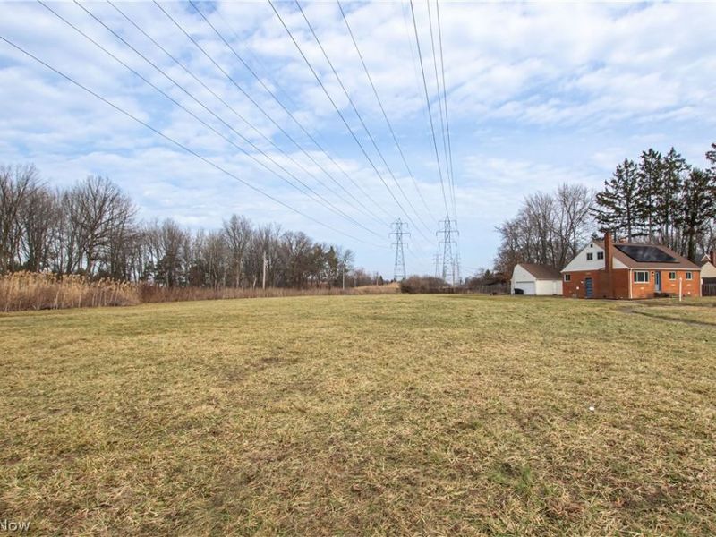 7256 Markal Drive, Cleveland, OH 44130 Photo 26