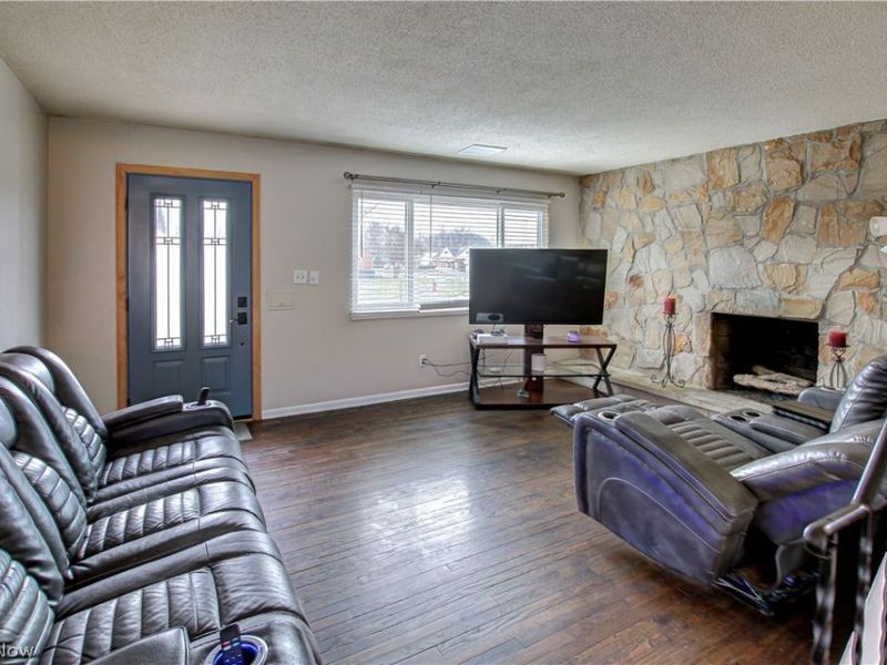 7256 Markal Drive, Cleveland, OH 44130 Photo 3