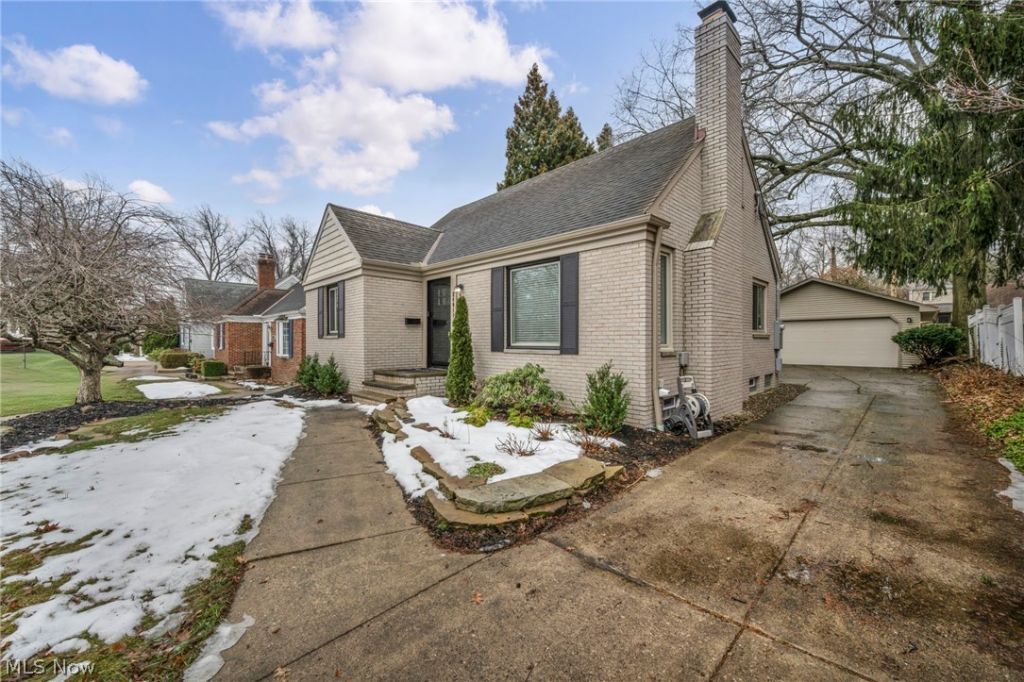 24011 Bruce Road, Bay Village, OH 44140 Main Photo