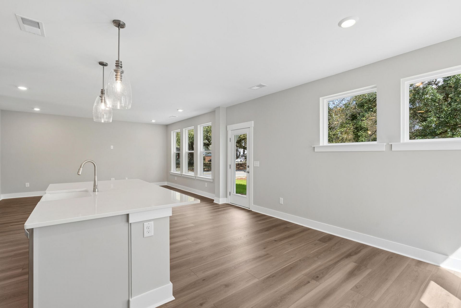 5362 Elder Avenue Photo 11