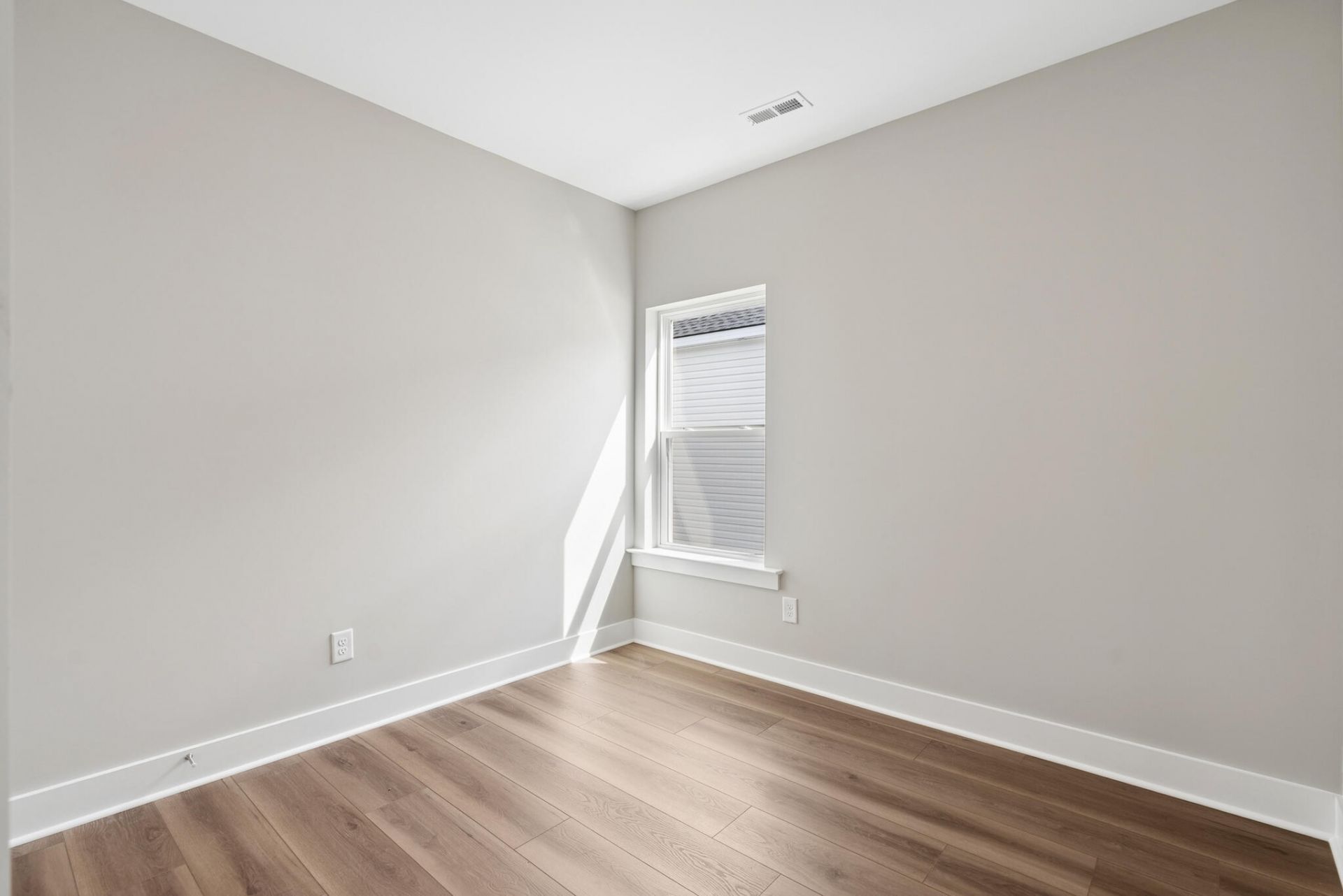 5362 Elder Avenue Photo 26