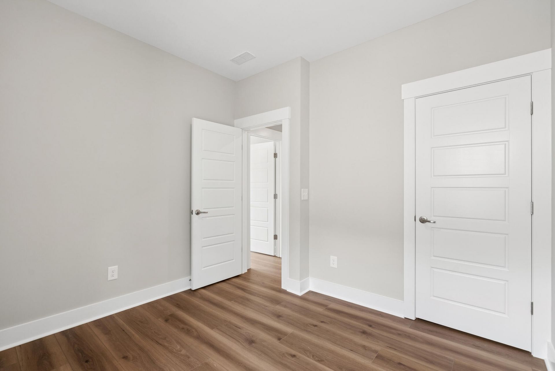 5362 Elder Avenue Photo 28